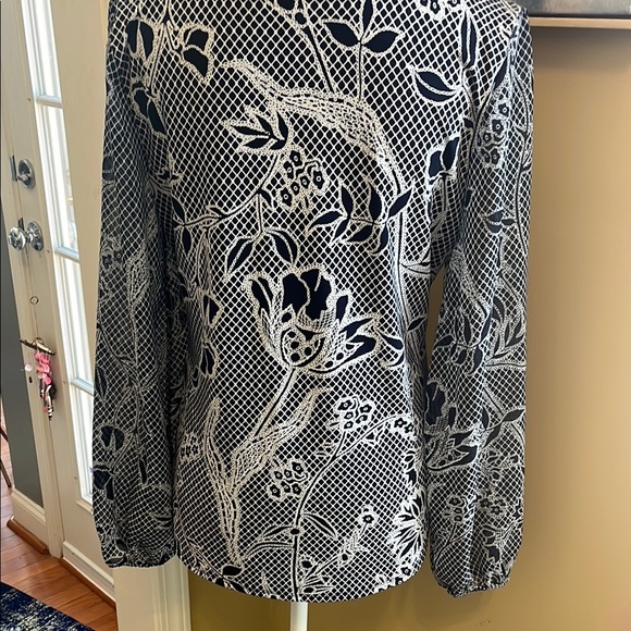 White House Black Market Navy and White Graphic Blouse, Size M - Picture 7 of 9